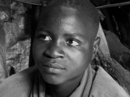 Un jeune creuseur d'une mine de Rubaya à Masisi ( Crédit photo:Ley Uwera) 