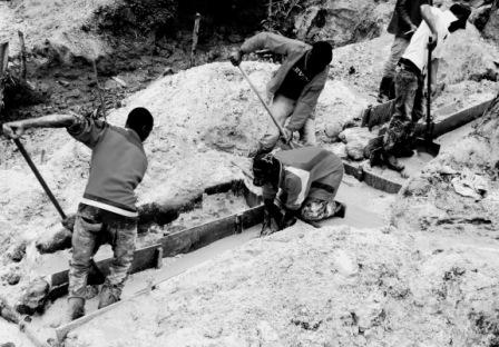 Des creuseurs dans une mine artisanale de Coltan à Rubaya  dans le Masisi. (Crédit photo: Ley Uwera )